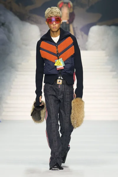 Look 15